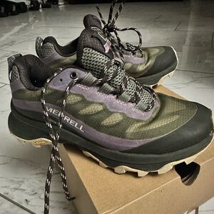 Merrill hiking barely used size 6